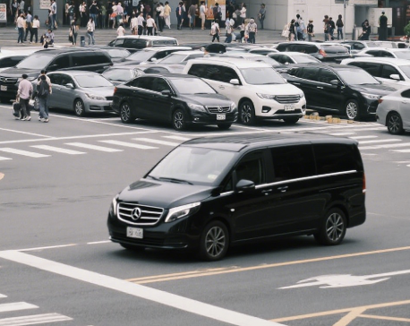 綠燈可以左轉嗎？通常可以但要禮讓直行車與行人
